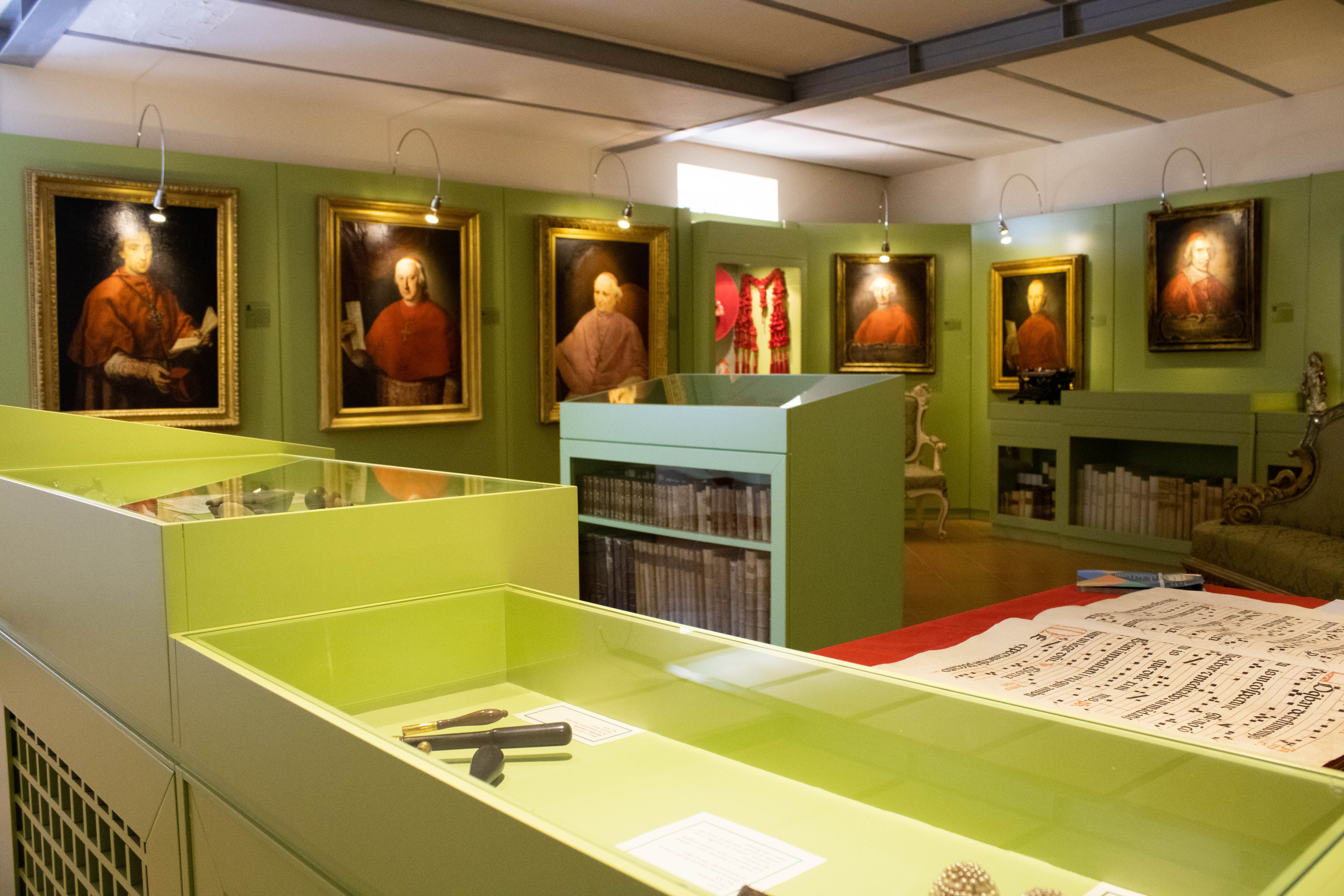 Apertura straordinaria sabato 25 settembre ore 15.30 - 18.30 Visita al museo e alla mostra Il paesaggio prenestino. Il territorio diocesano, insediamenti e spiritualità. Dalla Via Prenestina …a San Vito Romano e Pisoniano