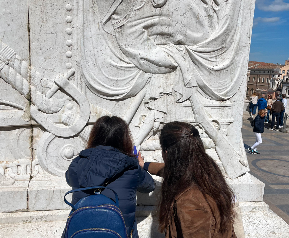 Esperienza tattile al Vittoriano Arte e Storia al servizio di tutti - Visita tattile per famiglie al Vittoriano