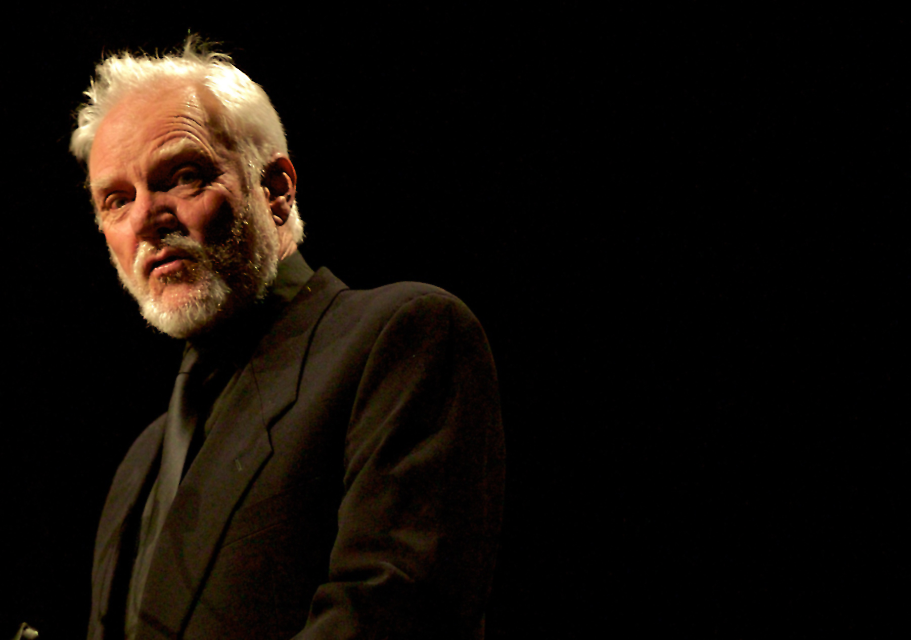 Malcolm McDowell legge Canti di Pietra - Incipit Tragoedia di Gabriele Tinti