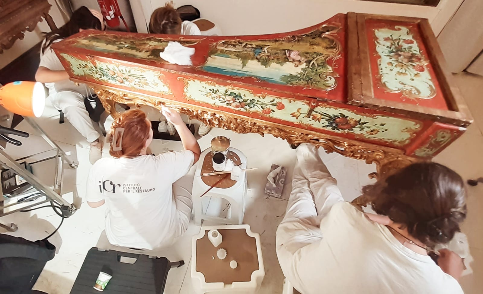 Aperti per restauro.