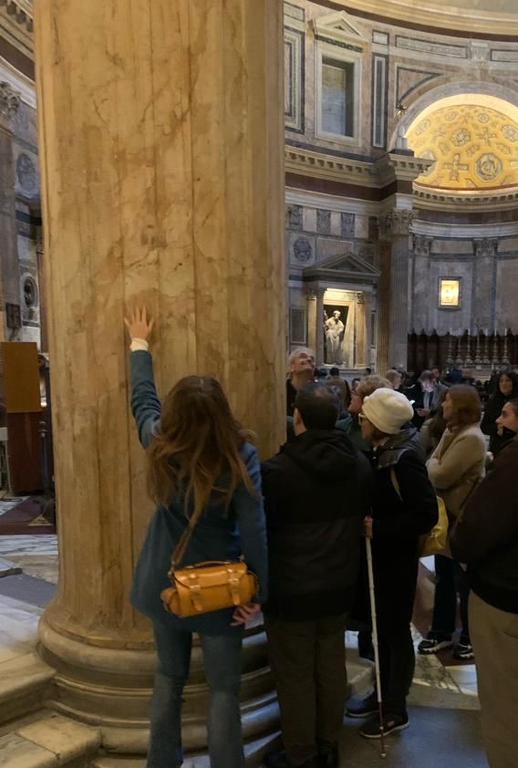 Ad occhi chiusi, il Pantheon attraverso i sensi. Visita guidata speciale inclusiva per non-vedenti ed ipo-vedenti