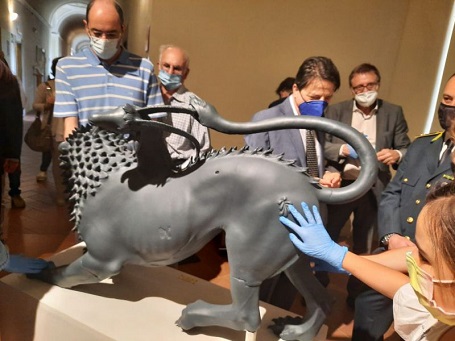 Una Chimera tattile donata da Rotary Club di Arezzo al museo "Gaio Cilnio Mecenate" completa la sezione dedicata al capolavoro della statuaria etrusca