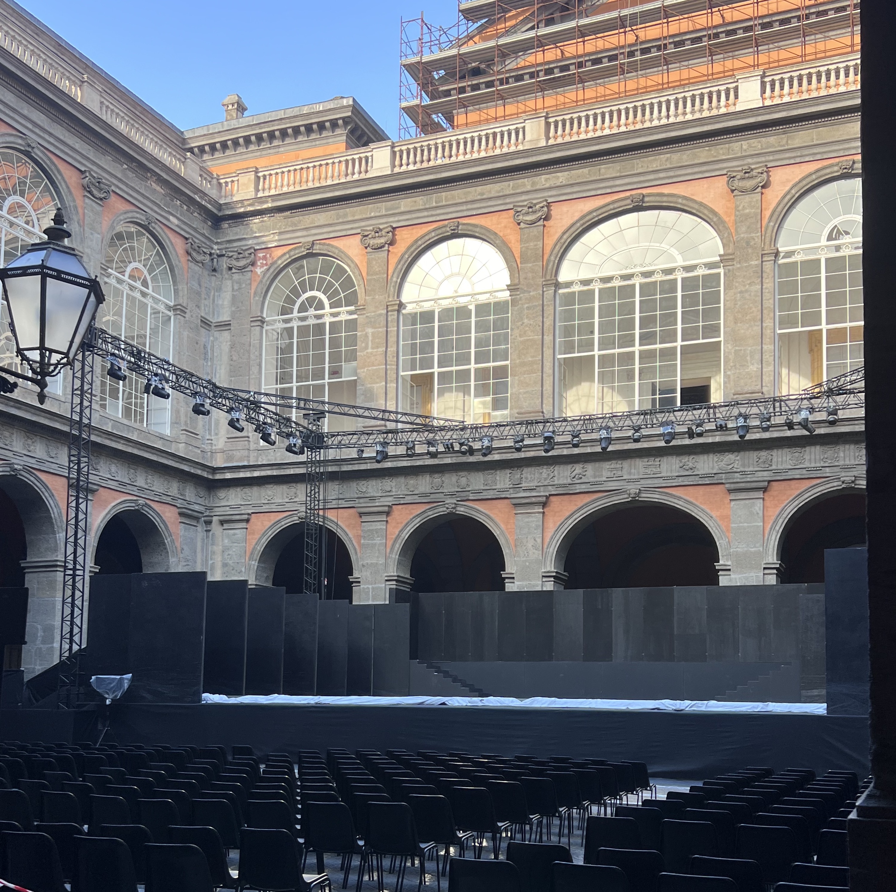 La danza francese nel cortile d'Onore di Palazzo Reale
