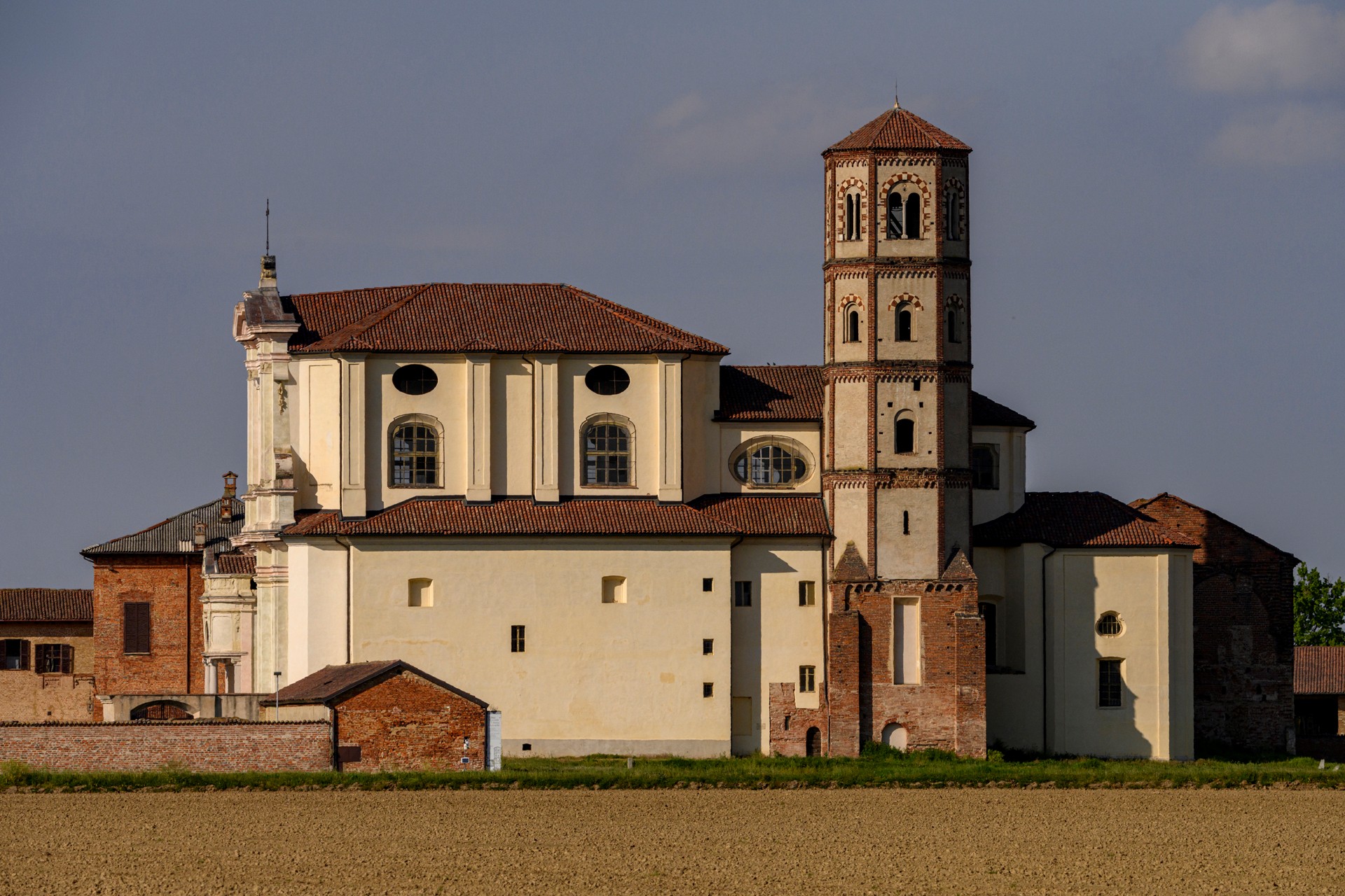 Passeggiata patrimoniale - Architetture e paesaggi risicoli in metamorfosi: dai monasteri alle moderne strutture nei Borghi delle vie d’Acqua.