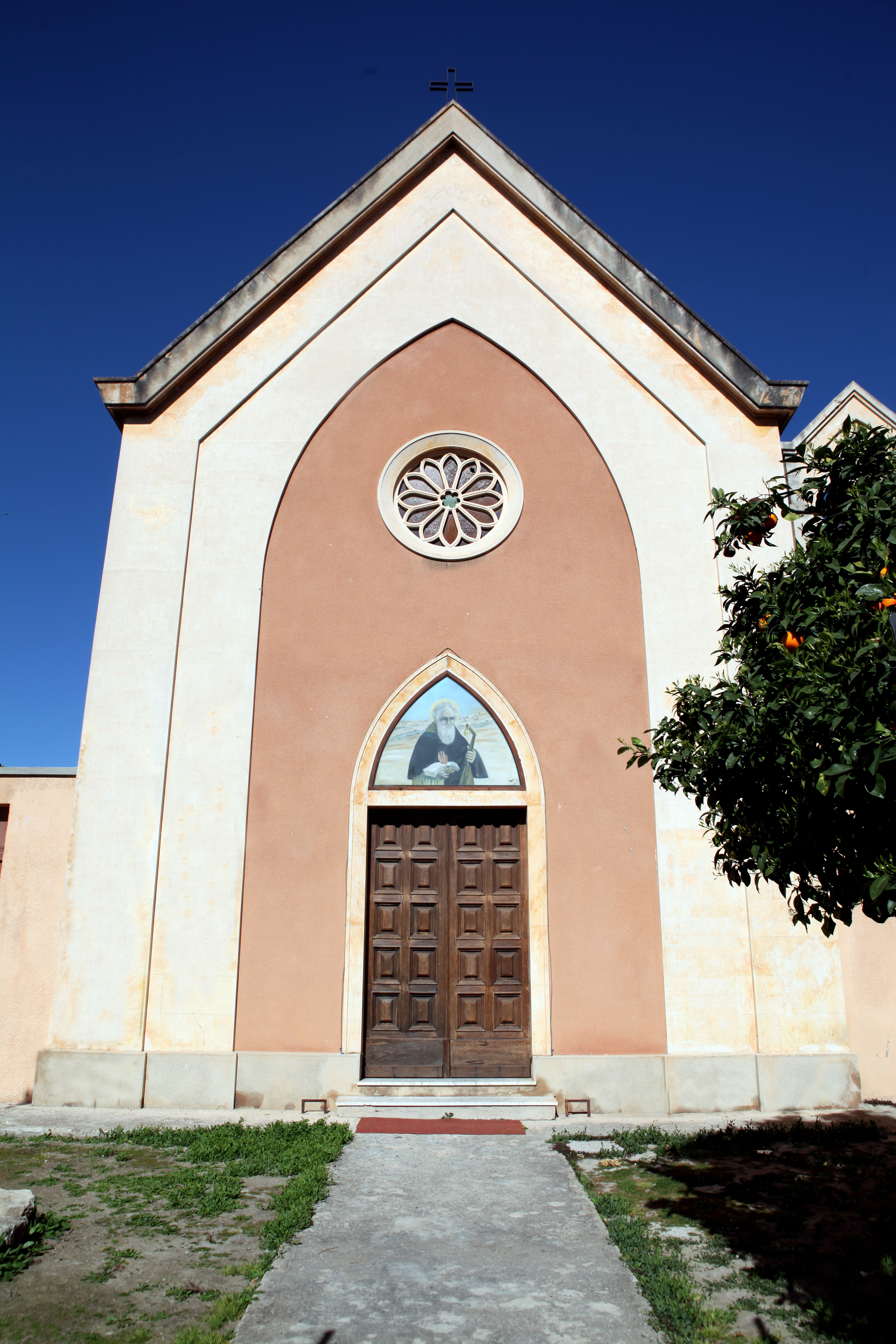 La chiesa di Sant’Antonio abate. Mostra "Le ceramiche e i bronzetti nuragici"