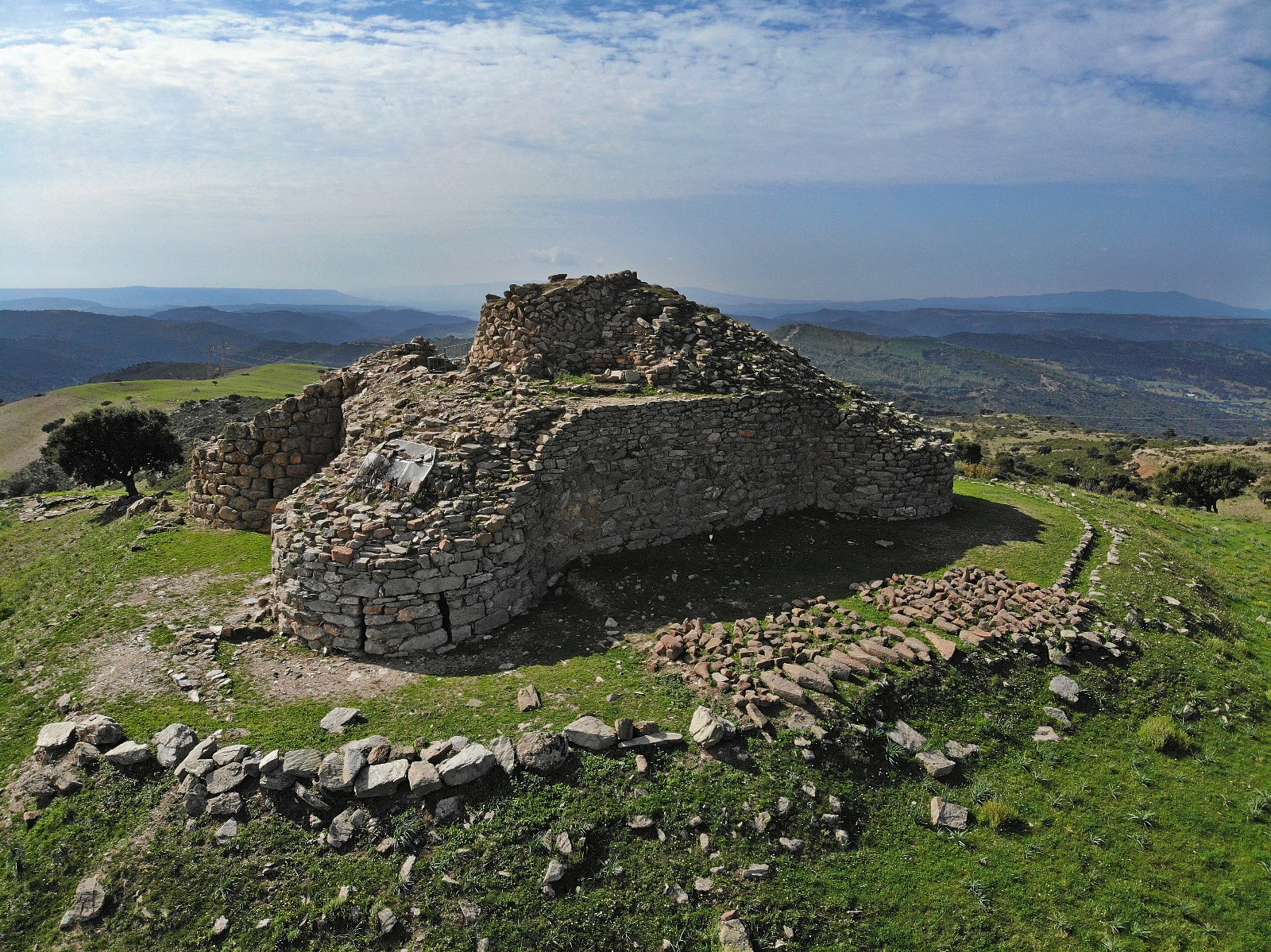 MEANA E I SUOI PICAPEDRAS-Visita guidata Nuraghe Nolza